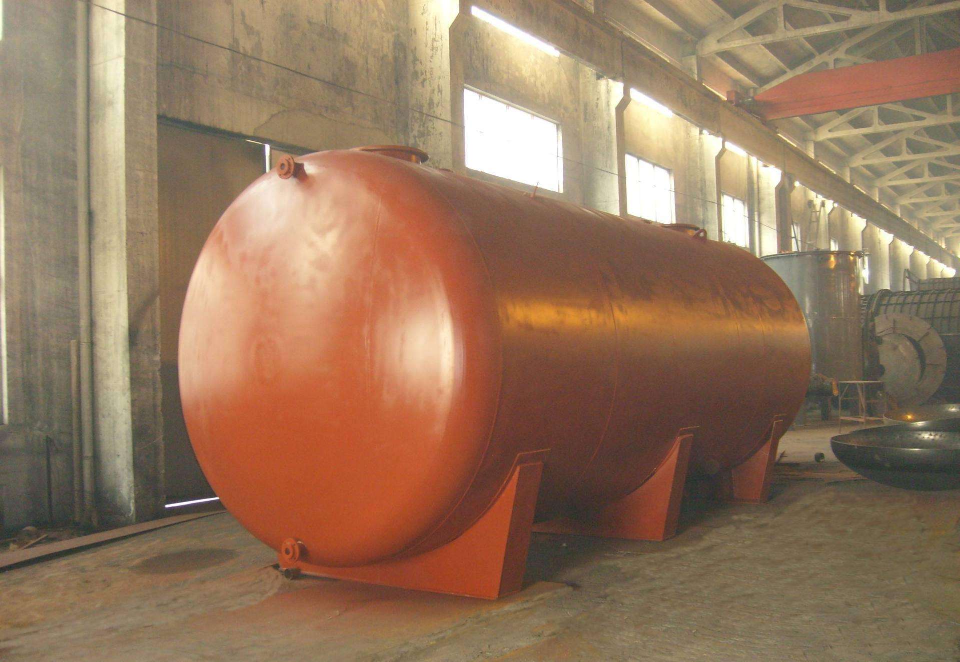 臥式儲罐按用途分,可分成三類,如下所示: 臥式儲罐按用途分,可分成三類,如下所示: